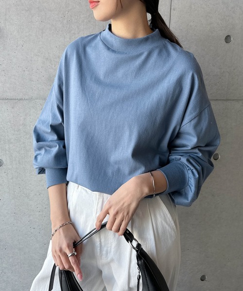 andme(アンドミー)の「モックネックボリューム袖長袖Tシャツ(Tシャツ/カットソー・レディース・スミクロ/ブラック/ブルーグレー/ベージュ系その他/オフホワイト/ホワイト×ブラック/ブラウン・M/L)」の6枚目の写真