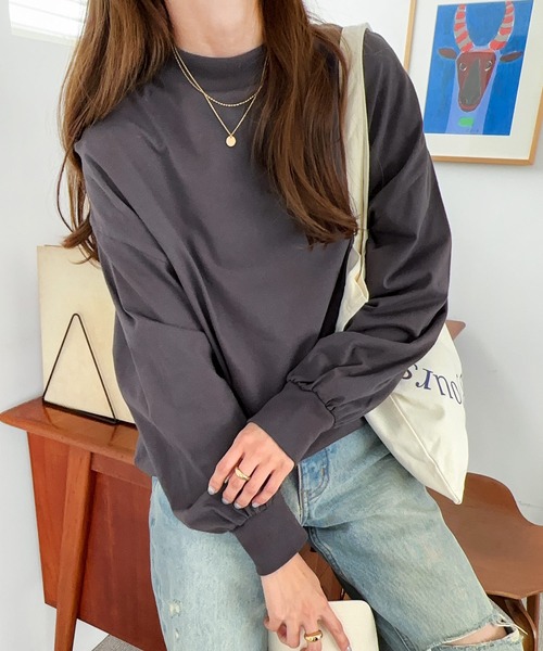 andme(アンドミー)の「モックネックボリューム袖長袖Tシャツ(Tシャツ/カットソー・レディース・スミクロ/ブラック/ブルーグレー/ベージュ系その他/オフホワイト/ホワイト×ブラック/ブラウン・M/L)」の8枚目の写真