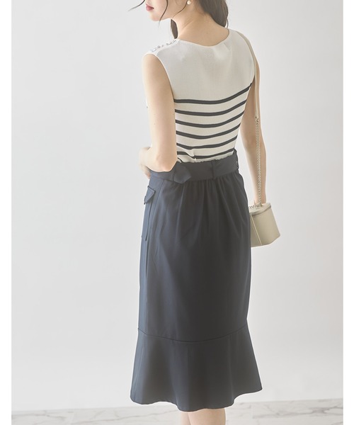 tocco closet(トッコ クローゼット)の「ベルト&ポケット付きマーメイドワークスカート(スカート・レディース・ライトカーキ/ダークネイビー・M)」の9枚目の写真