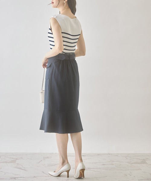 tocco closet(トッコ クローゼット)の「ベルト&ポケット付きマーメイドワークスカート(スカート・レディース・ライトカーキ/ダークネイビー・M)」の5枚目の写真