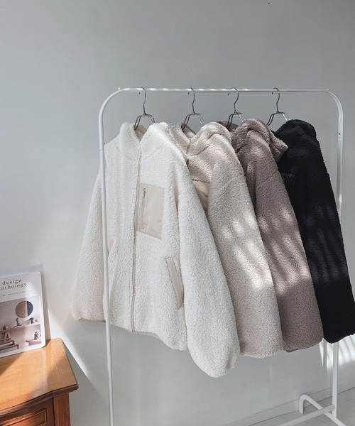 AS KNOW AS plus（アズノゥアズプラス）の「☆ボアっとフーディブルゾン / ボアっとフーディくま耳ブルゾン / ボアっとフーディねこ耳ブルゾン（ブルゾン・レディース・アイボリー/ブラック/モカ/グレイッシュベージュ/ベージュ系/アイボリー系/ブラック系その他・FREE）」の21枚目の写真