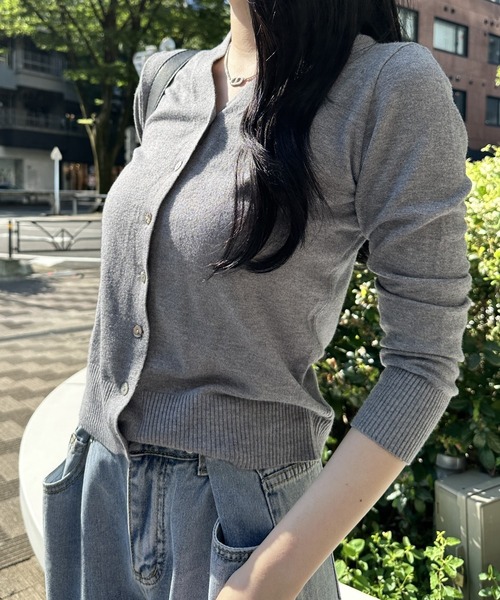 Silly（シリー）の「【韓国コーデに◎】9 color Vネックカーディガン（カーディガン/ボレロ・レディース・ブラウン/グリーン/ブラック/ライトブルー/ベージュ/グレー/ライトグリーン/ピンク/イエロー・FREE）」の3枚目の写真