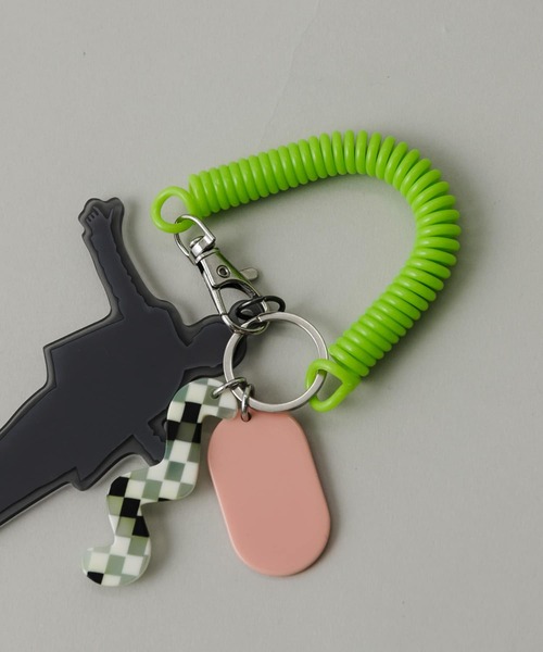SMELLY（スメリー）の「コイルチェーンキーホルダー（キーホルダー・レディース・グリーン/ブルー/イエロー/ピンク/オレンジ/レッド/パープル/ライトブルー・-）」の2枚目の写真