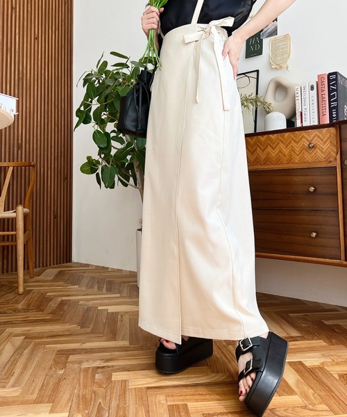 moment+（モーメントプラス）の「リネンライク肩紐付きラップスカート