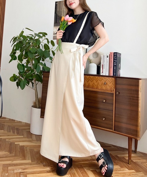 moment+（モーメントプラス）の「リネンライク肩紐付きラップスカート