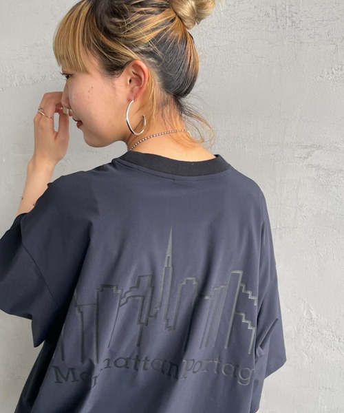 Manhattan Portage（マンハッタンポーテージ）の「[MANHATTAN PORTAGE/マンハッタンポーテージ] 別注 4WAYストレッチナイロン バックプリントTシャツ（Tシャツ/カットソー・レディース・ブラック/ライトグレー/ネイビー・M/L/XL）」の2枚目の写真