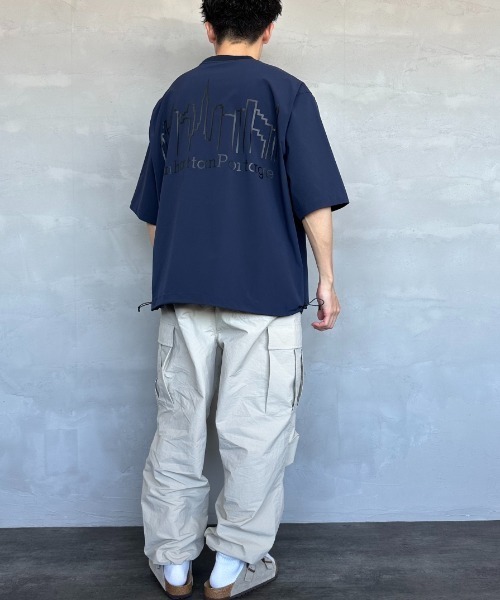 Manhattan Portage（マンハッタンポーテージ）の「[MANHATTAN PORTAGE/マンハッタンポーテージ] 別注 4WAYストレッチナイロン バックプリントTシャツ（Tシャツ/カットソー・レディース・ブラック/ライトグレー/ネイビー・M/L/XL）」の17枚目の写真