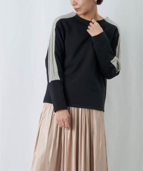 LUCA/LADY LUCK LUCA（ルカ/レディラックルカ）の「LC/LLL 裏毛ラインプルオーバー / 配色リブデザインモックネックプルオーバー（Tシャツ/カットソー・レディース・ライトベージュ/グレー/ブラック・FREE）」の4枚目の写真