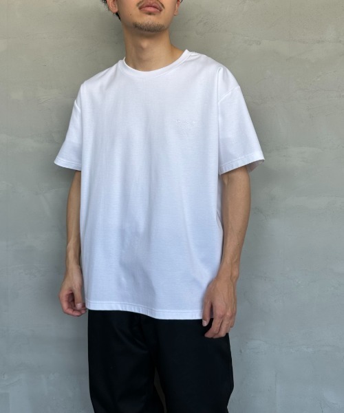 TATRAS（タトラス）の「[TATRAS/タトラス] 別注 GLUTO ブランドロゴ刺繍 ショートスリーブTシャツ（Tシャツ/カットソー・レディース・ホワイト/ブラック・3/2/1/4）」の5枚目の写真