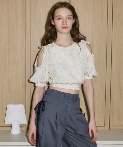 idem（イデム）の「shoulder slit flower blouse/フリンジ