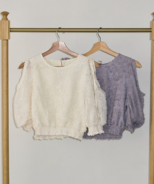 idem(イデム)の「shoulder slit flower blouse/フリンジジャガード袖開きブラウス(シャツ/ブラウス・レディース・グレー/アイボリー・FREE)」の8枚目の写真