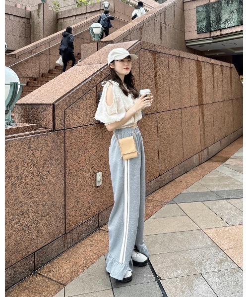 idem（イデム）の「shoulder slit flower blouse/フリンジ