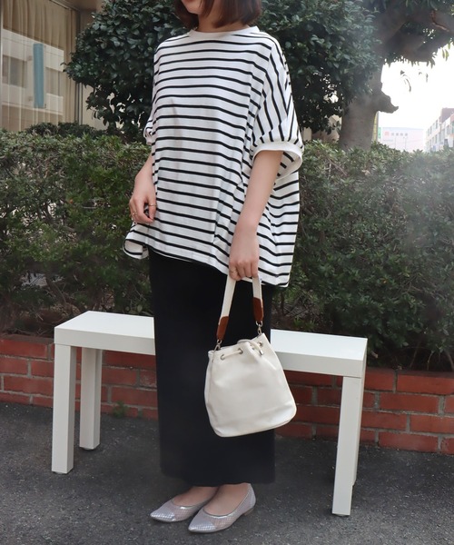 libelle more(リベル モア)の「《接触冷感/USAコットン》裾タック プルオーバー(Tシャツ/カットソー・レディース・ホワイト×ブラック/ホワイト×グリーン/ブラウン系その他/ネイビー×ホワイト/ベージュ系その他/ホワイト×ネイビー/ホワイト×ピンク・M)」の8枚目の写真