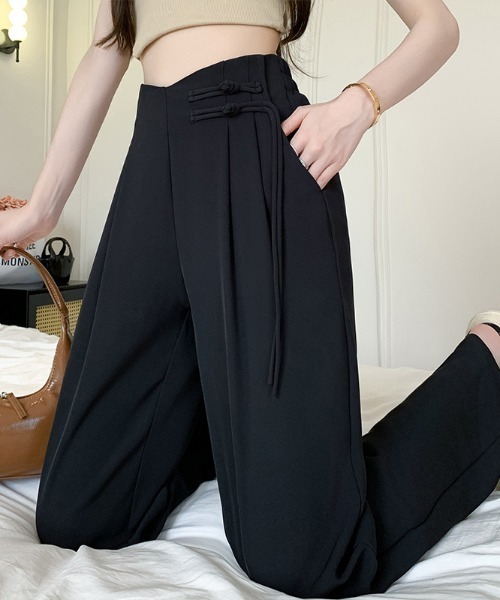 ketty cherie（ケティシェリー）の「チャイナ風デザインベルトタックワイドパンツ≪洗濯機で洗える≫（スラックス・レディース・ベージュ/ブラック・M）」の2枚目の写真