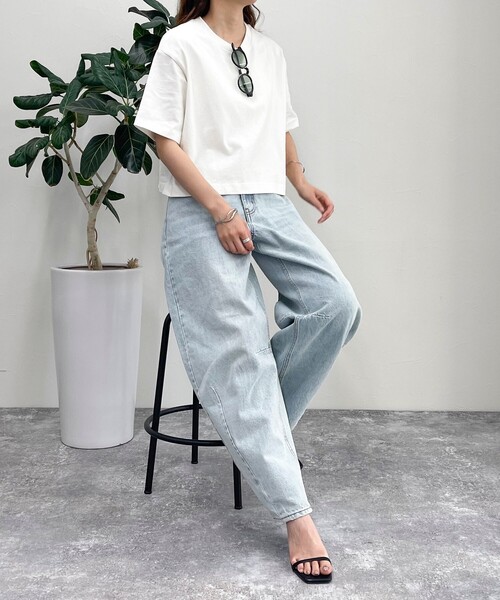 fredy emue（フレディエミュ）の「【新色登場】FRワッペンクロップド丈 Tシャツ（Tシャツ/カットソー・レディース・チャコールグレー/ライトグレー/グレイッシュベージュ/オフホワイト/グレー・38）」の6枚目の写真