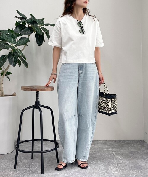 fredy emue（フレディエミュ）の「【新色登場】FRワッペンクロップド丈 Tシャツ（Tシャツ/カットソー・レディース・チャコールグレー/ライトグレー/グレイッシュベージュ/オフホワイト/グレー・38）」の8枚目の写真