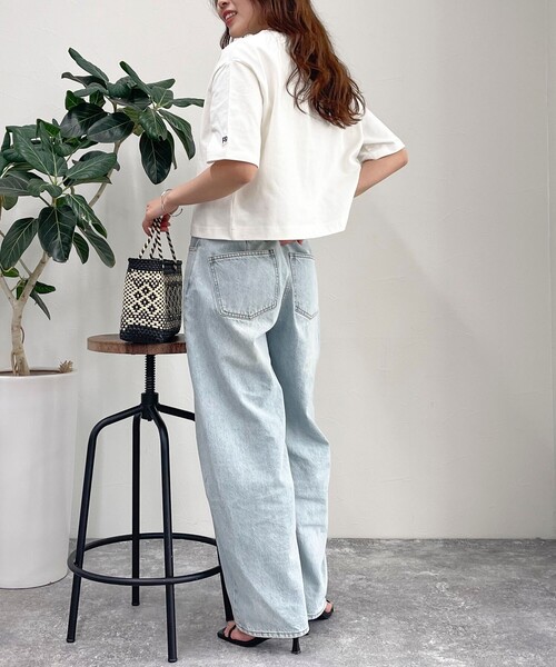 fredy emue（フレディエミュ）の「【新色登場】FRワッペンクロップド丈 Tシャツ（Tシャツ/カットソー・レディース・チャコールグレー/ライトグレー/グレイッシュベージュ/オフホワイト/グレー・38）」の11枚目の写真