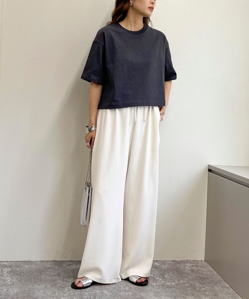 fredy emue（フレディエミュ）の「【新色登場】FRワッペンクロップド丈 Tシャツ（Tシャツ/カットソー・レディース・チャコールグレー/ライトグレー/グレイッシュベージュ/オフホワイト/グレー・38）」の19枚目の写真