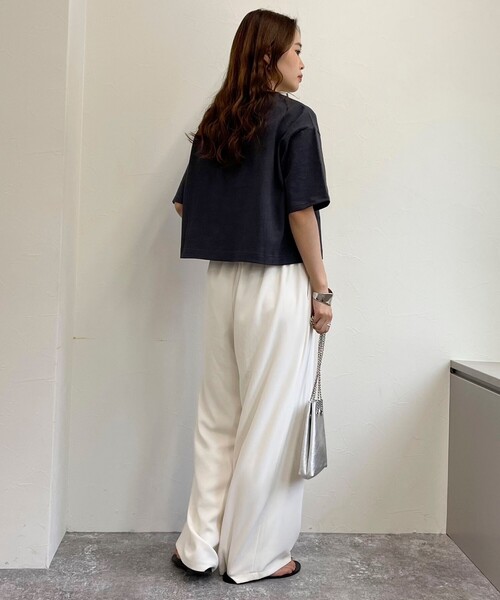 fredy emue（フレディエミュ）の「【新色登場】FRワッペンクロップド丈 Tシャツ（Tシャツ/カットソー・レディース・チャコールグレー/ライトグレー/グレイッシュベージュ/オフホワイト/グレー・38）」の20枚目の写真