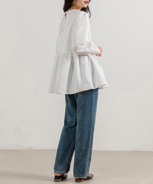DAY CLOSET(デイ クローゼット)の「レディース 長袖チャイナ刺繍風ペプラムトップス(シャツ/ブラウス・レディース・アイボリー/ブラック/ホワイト・S/M/L)」の19枚目の写真