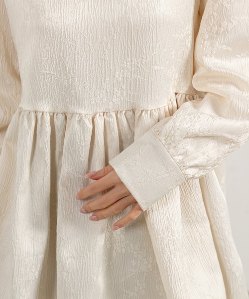 DAY CLOSET(デイ クローゼット)の「レディース 長袖チャイナ刺繍風ペプラムトップス(シャツ/ブラウス・レディース・アイボリー/ブラック/ホワイト・S/M/L)」の11枚目の写真