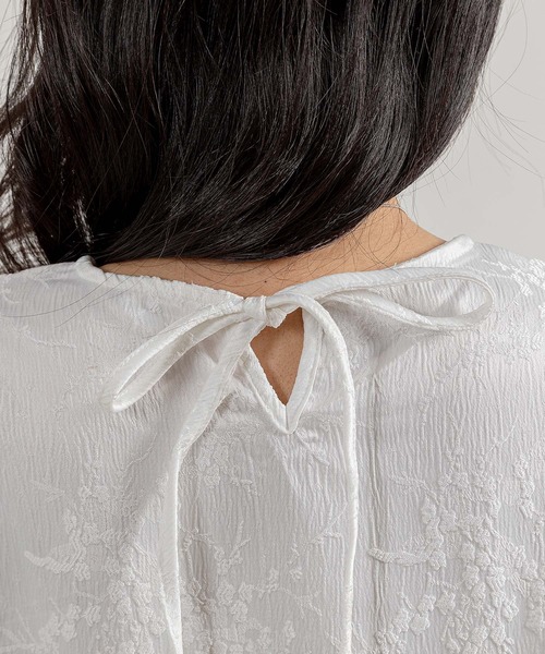 DAY CLOSET(デイ クローゼット)の「レディース 長袖チャイナ刺繍風ペプラムトップス(シャツ/ブラウス・レディース・アイボリー/ブラック/ホワイト・S/M/L)」の4枚目の写真
