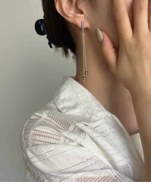 lawgy（ラウジー）の「swaying ball pierce / スウェイングボールピアス（ピアス（両耳用）・レディース・シルバー/ゴールド・FREE）」の5枚目の写真