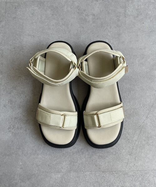 Thevon（ゼボン）の「厚底ベルクロGLDサンダル（サンダル・レディース・アイボリー/ブラック・M/L）」の7枚目の写真