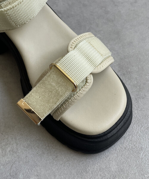 Thevon（ゼボン）の「厚底ベルクロGLDサンダル（サンダル・レディース・アイボリー/ブラック・M/L）」の9枚目の写真