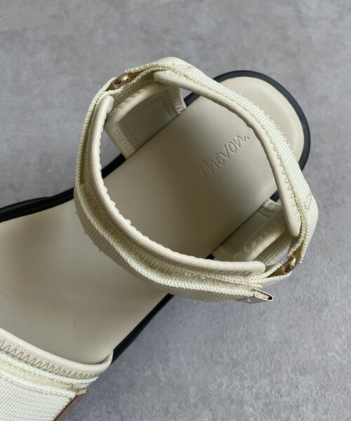 Thevon（ゼボン）の「厚底ベルクロGLDサンダル（サンダル・レディース・アイボリー/ブラック・M/L）」の11枚目の写真