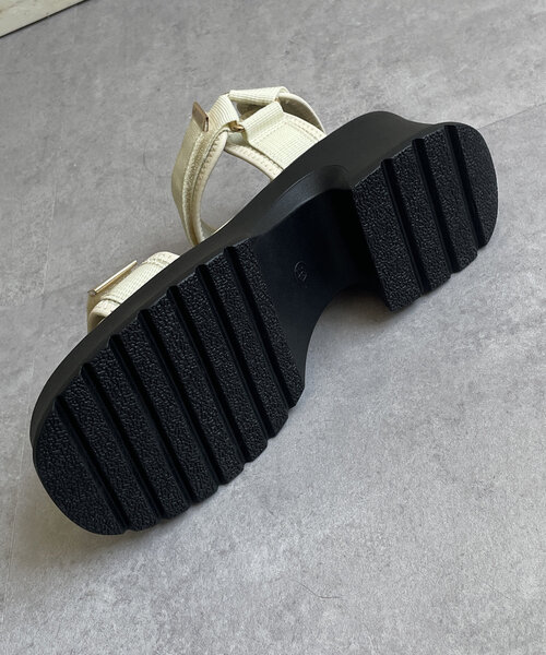 Thevon（ゼボン）の「厚底ベルクロGLDサンダル（サンダル・レディース・アイボリー/ブラック・M/L）」の12枚目の写真