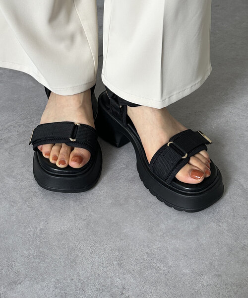 Thevon（ゼボン）の「厚底ベルクロGLDサンダル（サンダル・レディース・アイボリー/ブラック・M/L）」の13枚目の写真