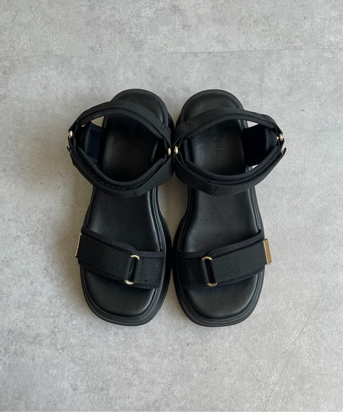 Thevon（ゼボン）の「厚底ベルクロGLDサンダル（サンダル・レディース・アイボリー/ブラック・M/L）」の4枚目の写真