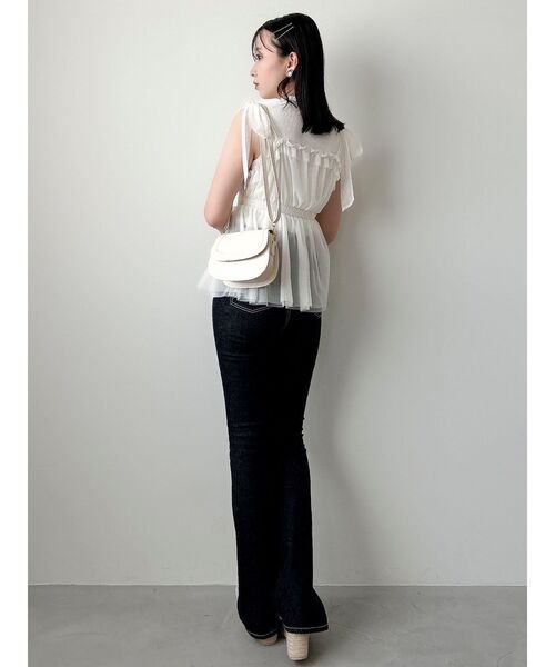 dazzlin（ダズリン）の「ショルダーリボンチュールペプラムビスチェ（タンクトップ・レディース・レッド/グレー/アイボリー/ネイビー・FREE）」の19枚目の写真