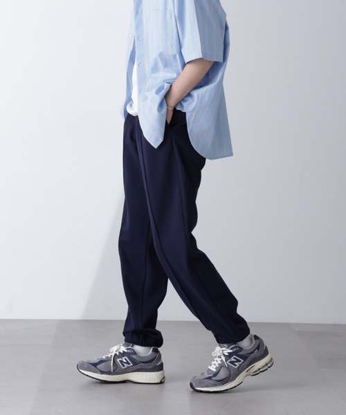 NANO universe（ナノユニバース）の「「モダンコンフォートシリーズ」スリムイージーピンタックパンツ（その他パンツ・メンズ・グレイッシュベージュ/ブラック/ネイビー/チャコール・L/M/S）」の4枚目の写真