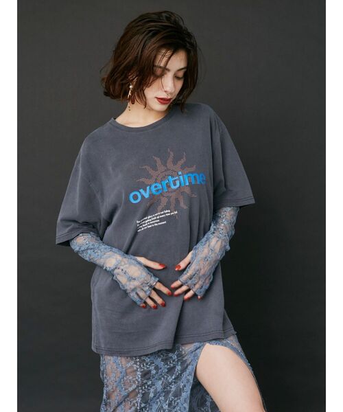 EVRIS(エヴリス)の「OVER TIMEグラフィックBIG Tシャツ(Tシャツ/カットソー・レディース・ホワイト/グレー/ブラック・FREE)」の4枚目の写真