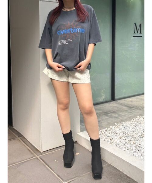 EVRIS(エヴリス)の「OVER TIMEグラフィックBIG Tシャツ(Tシャツ/カットソー・レディース・ホワイト/グレー/ブラック・FREE)」の11枚目の写真