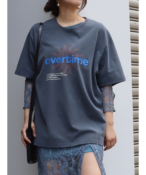 EVRIS(エヴリス)の「OVER TIMEグラフィックBIG Tシャツ(Tシャツ/カットソー・レディース・ホワイト/グレー/ブラック・FREE)」の3枚目の写真