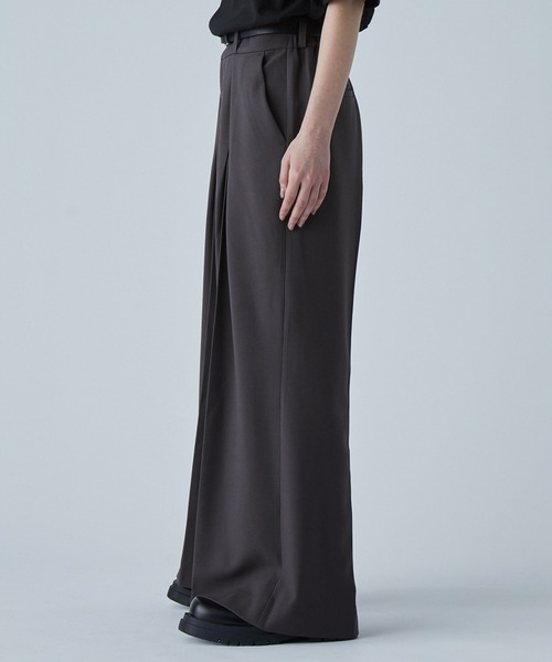 VELNUS（ベルナス）の「【VELNUS】Double tuck design wide flare slacks/ダブルタックデザイン ワイドフレアスラックス（スラックス・メンズ・オフホワイト/ブラック/ブラウン/ネイビー/チャコールグレー・S/M/L）」の18枚目の写真