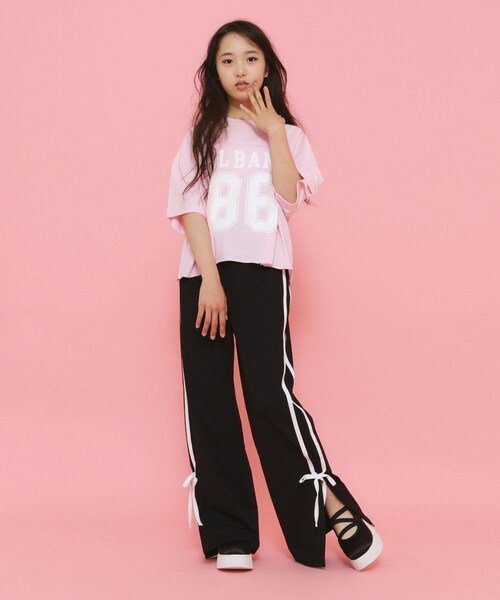 PINK-latte（ピンクラテ）の「◆【130cmあり】サイドラインリボントラックパンツ（その他パンツ・キッズ・グレー/ブラック・13/14/15 /16）」の5枚目の写真