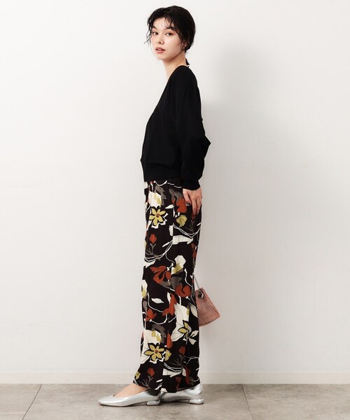 OPAQUE.CLIP（オペークドットクリップ）の「フラワービックプリントイージーパンツ【洗える】（その他パンツ・レディース・ブラウン/グリーン系その他2/レッド系2・38/40）」の4枚目の写真