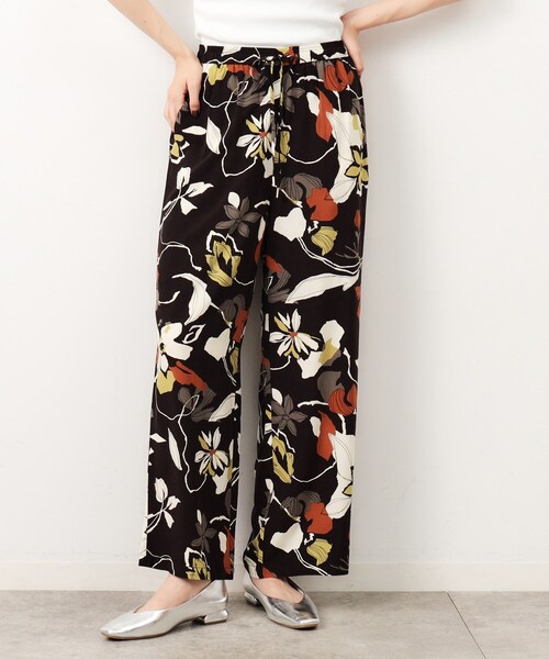 OPAQUE.CLIP（オペークドットクリップ）の「フラワービックプリントイージーパンツ【洗える】（その他パンツ・レディース・ブラウン/グリーン系その他2/レッド系2・38/40）」の6枚目の写真