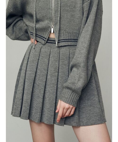 EMODA（エモダ）の「チューズプリーツニットミニスカート（スカート・レディース・ベージュ/ブラック/グレー・FREE）」の8枚目の写真