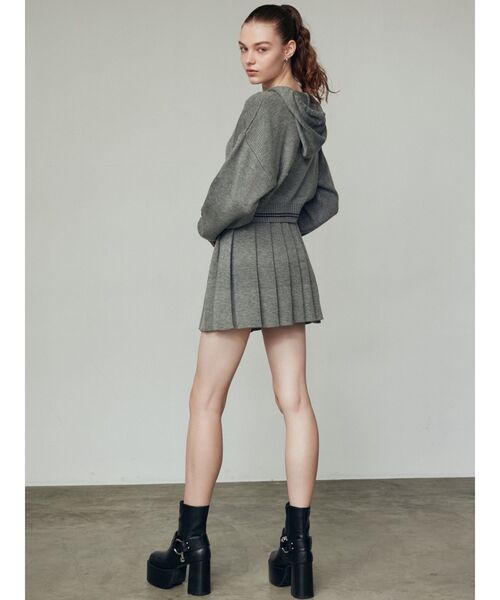 EMODA（エモダ）の「チューズプリーツニットミニスカート（スカート・レディース・ベージュ/ブラック/グレー・FREE）」の5枚目の写真