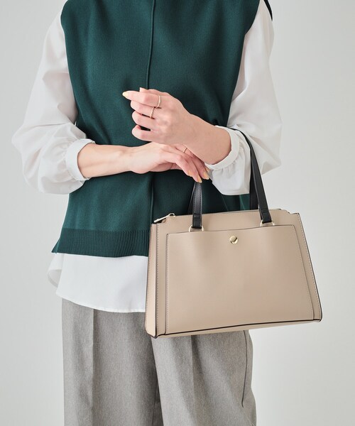 SHOO・LA・RUE（シューラルー）の「◆【通勤/学校行事/2WAY】一枚革風フロントポケットトートバッグ（トートバッグ・レディース・ブラック/ワインレッド/ベージュ系その他7・00）」の16枚目の写真