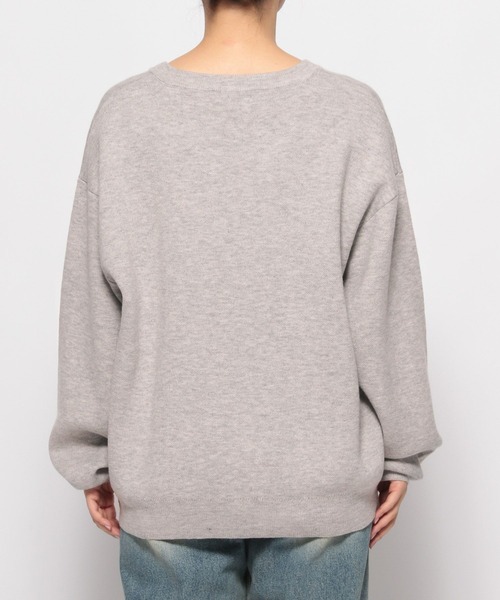 ALAND（エーランド）の「【UNISEX】ALAND／Aロゴ Vネックニットプルオーバー（ニット/セーター・レディース・ブラック/グレー/ネイビー・LARGE/SMALL）」の13枚目の写真