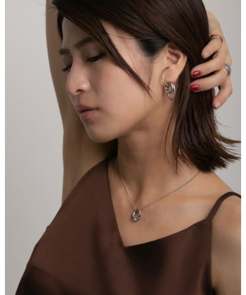 ChooMia（チュミア）の「バイカラーフープイヤーカフ（イヤーカフ・レディース・シルバー×ゴールド・FREE）」の3枚目の写真