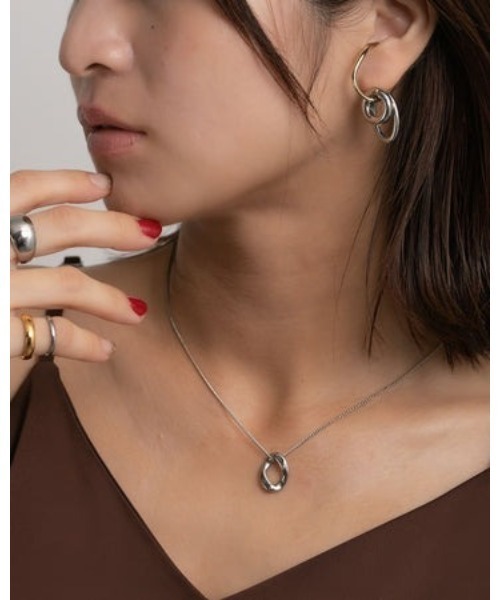 ChooMia（チュミア）の「バイカラーフープイヤーカフ（イヤーカフ・レディース・シルバー×ゴールド・FREE）」の4枚目の写真