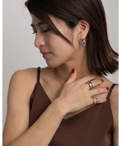 ChooMia（チュミア）の「バイカラーフープイヤーカフ（イヤーカフ・レディース・シルバー×ゴールド・FREE）」の5枚目の写真