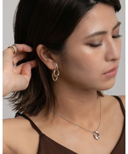 ChooMia（チュミア）の「バイカラーフープイヤーカフ（イヤーカフ・レディース・シルバー×ゴールド・FREE）」の6枚目の写真